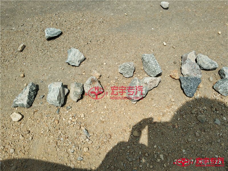 5方吸塵車吸沙石圖片