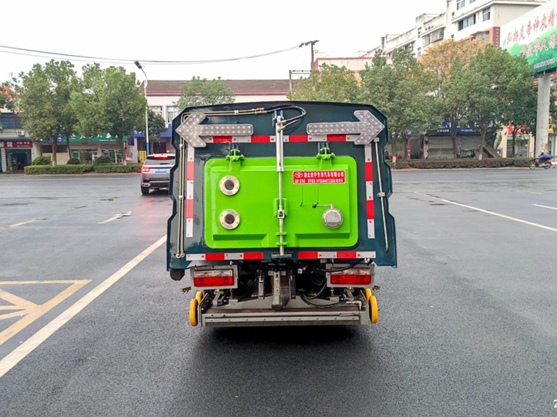 3方洗掃車尾部圖片