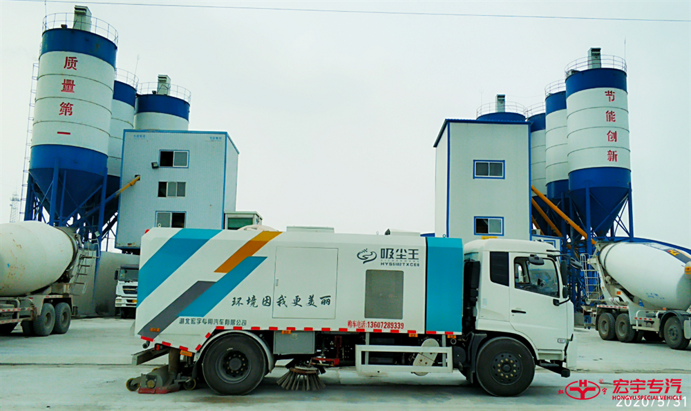 第一臺(tái)吸塵王干濕兩用吸塵車
