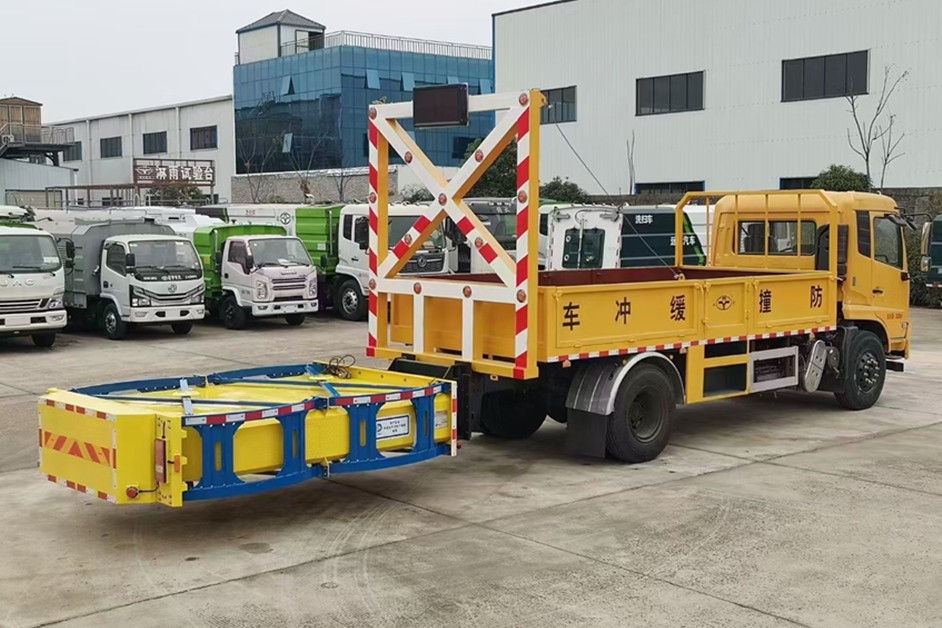東風(fēng)天錦100K防撞緩沖車工作狀態(tài)圖片